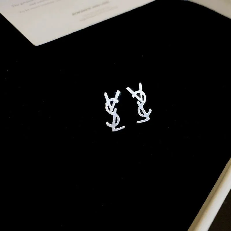 Simple metal sense letter fashion Internet celebrity commuting temperament niche high-end versatile women's earrings - Image 2