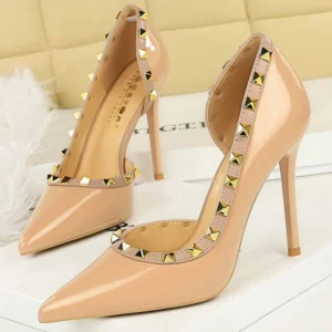 Sexy Women Pumps Rivet Design High Heels Women 10.5 CM Stiletto Patent leather Ladies Pumps Luxury banquet shoes Plus Size 43