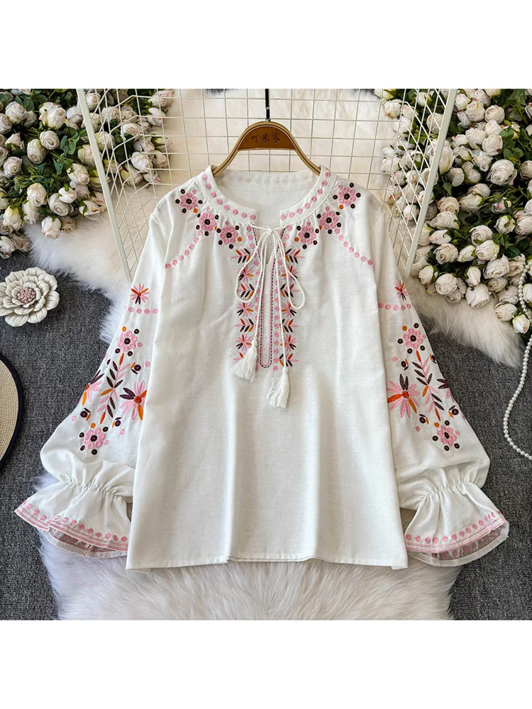 Women‘s Spring Blouse French Retro Embroidered Lace Up Shirt for Vacation Style Sunscreen Loose Horn Sleeve Blusa Top BL136