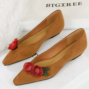 Large size 43 Low heeled shoes Women Wedges 2.5 cm Comfortable low heels shoes suede flower Ladies shoes Women Pumps Retro 2025